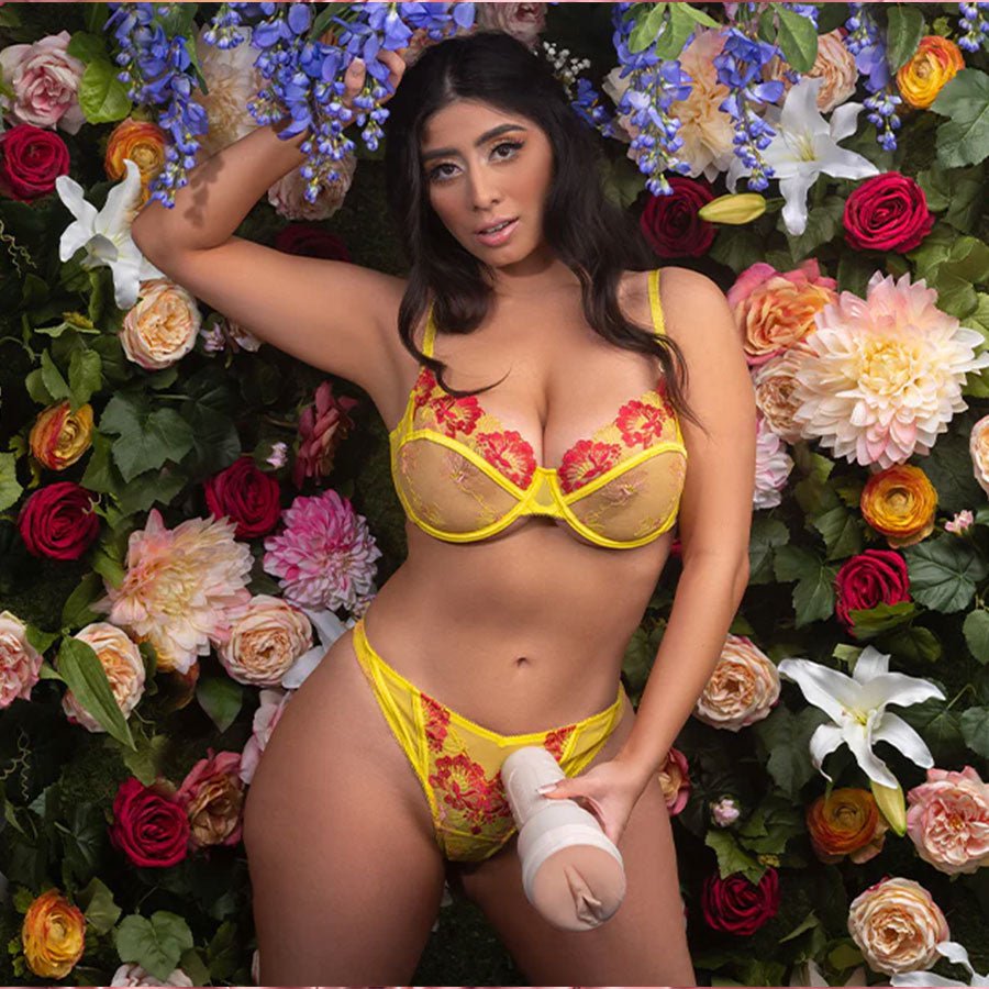 Violet Myers Fleshlight Girls Waifu Vagina Male Masturbator Violet Myers Fleshlight Girls Waifu Vagina Male Masturbator